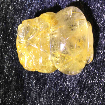 泰晶皮丘挂坠 规格30*16*13mm 重量 11.12克 编码 92202609