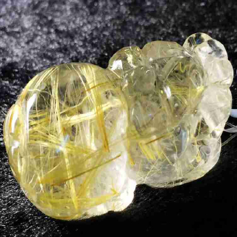泰晶皮丘挂坠 规格3.9×2.2×1.7mm 重量 23.57克 编码 92202620