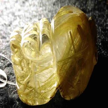 泰晶皮丘挂坠 规格32*21*13mm 重量 14.07克 编码 92202640