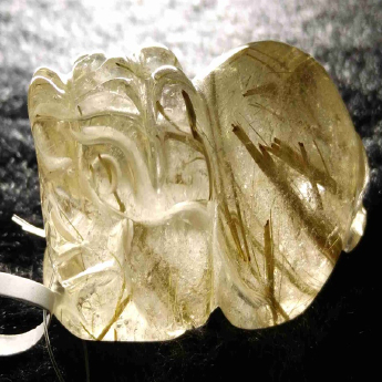 泰晶皮丘挂坠 规格34*19*17mm 重量 19.23克 编码 92202658