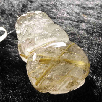 泰晶皮丘挂坠 规格2.9×1.75×1.25mm 重量 10.63克 编码 92202659