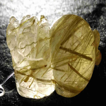 泰晶皮丘挂坠 规格35*19*16mm 重量 17.46克 编码 92202675