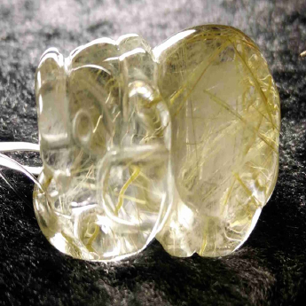 泰晶皮丘挂坠 规格3.1×1.75×1.45mm 重量 12.4克 编码 92202681