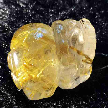 泰晶皮丘挂坠 规格29*18*15mm 重量 12.29克 编码 92202688
