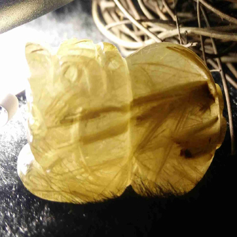 泰晶皮丘挂坠 规格/mm 重量 12.39克 编码 92202692