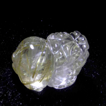 泰晶皮丘挂坠 规格26*19*16mm 重量 12.93克 编码 92202702