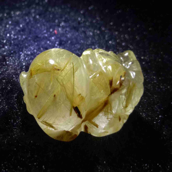 泰晶皮丘挂坠 规格29*30*13mm 重量 11.78克 编码 92202706