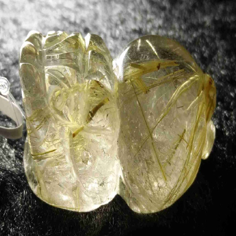 泰晶皮丘挂坠 规格30*19*13mm 重量 11.97克 编码 92202707
