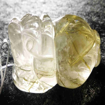 泰晶皮丘挂坠 规格31*19*15mm 重量 14.86克 编码 92202710