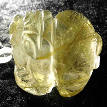 泰晶皮丘挂坠 规格33*20*14mm 重量 16.36克 编码 92202728