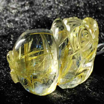 泰晶皮丘挂坠 规格31*18*13mm 重量 13.12克 编码 92202746