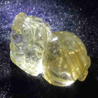 泰晶皮丘挂坠 规格3.25×1.75×1.6mm 重量 14.82克 编码 92202753