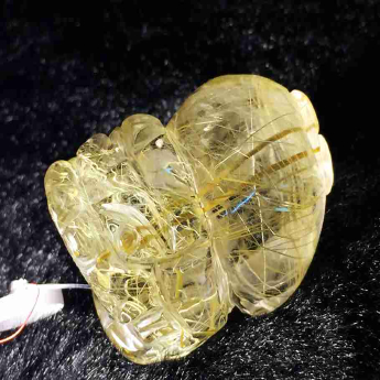 泰晶皮丘挂坠 规格3.3×2.3×1.75mm 重量 21.63克 编码 92202755