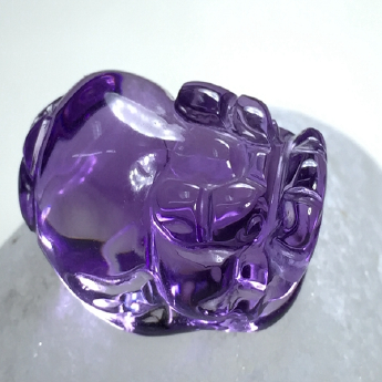 紫晶皮丘挂坠 规格2.7×1.7×1.3mm 重量 10.86克 编码 19002009