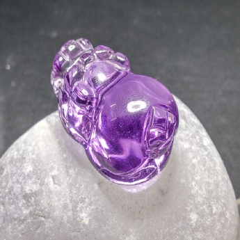 紫晶皮丘挂坠 规格/mm 重量 10.23克 编码 19002013