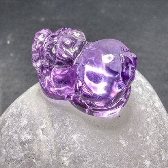 紫晶皮丘挂坠 规格/mm 重量 10.61克 编码 19002025