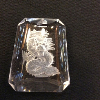 白晶内雕龙挂坠 规格23*36*16mm 重量 10克 编码 61000533