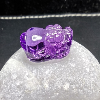 紫晶皮丘挂坠 规格24*14*11mm 重量 6.7克 编码 19002100