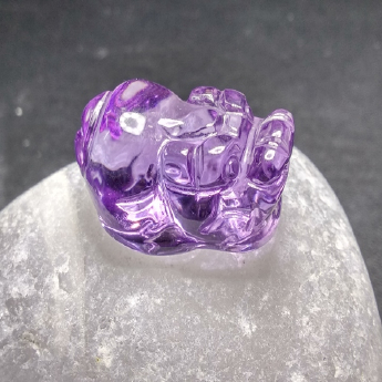 紫晶皮丘挂坠 规格/mm 重量 7.3克 编码 19002105