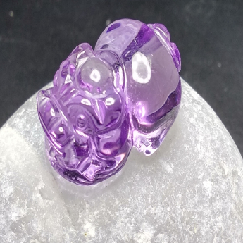 紫晶皮丘挂坠 规格/mm 重量 9.59克 编码 19002116