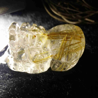 泰晶皮丘挂坠（中） 规格/mm 重量 11.44克 编码 92251992