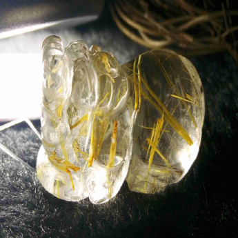 泰晶皮丘挂坠（中） 规格/mm 重量 13.61克 编码 92251997