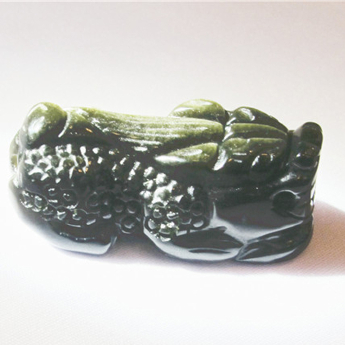 金曜石皮丘挂坠 规格11*41*16mm 重量 18.5克 编码 62000438