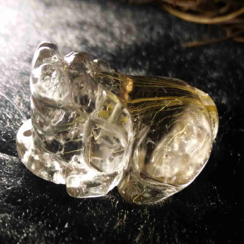 泰晶皮丘挂坠（中小） 规格/mm 重量 10.87克 编码 92252006