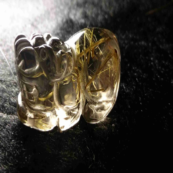 泰晶皮丘挂坠（中小） 规格/mm 重量 11.4克 编码 92252010