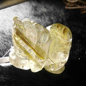 泰晶皮丘挂坠（中小） 规格/mm 重量 10.75克 编码 92252011