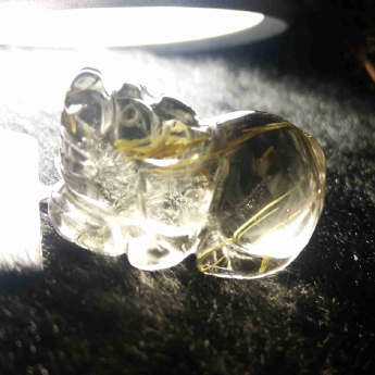 泰晶皮丘挂坠（中小） 规格/mm 重量 9.83克 编码 92252024