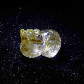 泰晶皮丘挂坠 规格21.5*15.5*12mm 重量 6.51克 编码 92202766