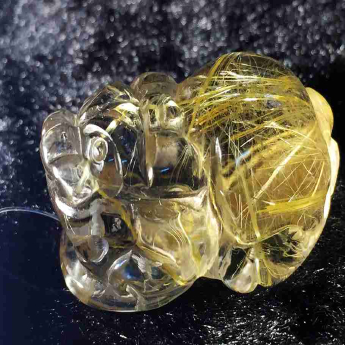 泰晶皮丘挂坠 规格34*21*17mm 重量 19.21克 编码 92202734