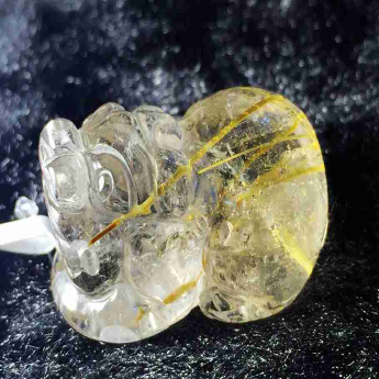 泰晶皮丘挂坠 规格29*19*15mm 重量 13.76克 编码 92202777