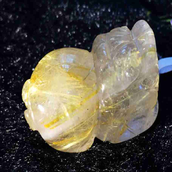泰晶皮丘挂坠 规格35*19*18mm 重量 19.24克 编码 92202778