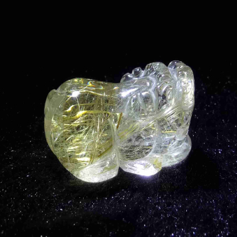 发晶皮丘挂坠 规格/mm 重量 20.15克 编码 92202853