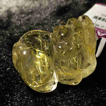 发晶皮丘挂坠 规格/mm 重量 17.96克 编码 92202885