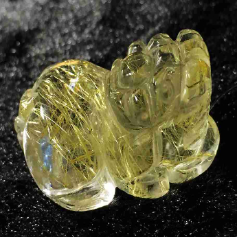 发晶皮丘挂坠 规格/mm 重量 13.84克 编码 92202926
