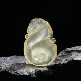 黄晶特色挂坠 规格44*30mm 重量 // 编码 93000110