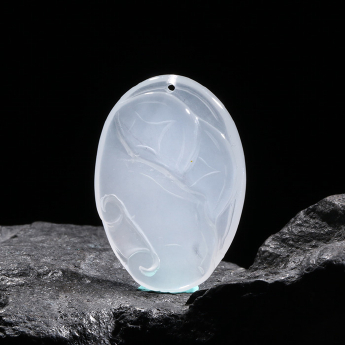 乳白晶特色挂坠 规格23*34mm 重量 // 编码 93000243
