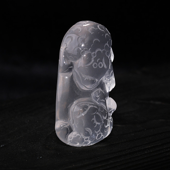 乳白晶特色挂坠 规格21*39mm 重量 // 编码 93000445