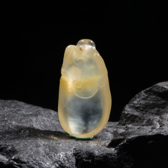 兔毛特色挂坠 规格15*28mm 重量 // 编码 93000406
