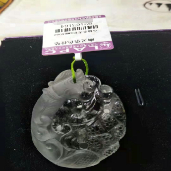 幽灵俏色挂坠 规格4.6×3.45×1.4mm 重量 30.1克 编码 92103164