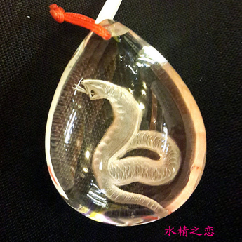 冰种白晶内雕生肖挂坠（蛇） 规格20*27*11mm 重量 12.1克 编码 61000275