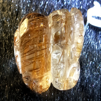 顶级猫眼金铜顺发皮丘挂坠（顶超大80B5) 规格// 重量 32.31克 编码 92251255