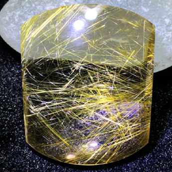 冰种金发晶梯形无字牌挂坠（109#茶） 规格53*33mm 重量 51.06克 编码 19000154