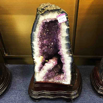 紫晶洞 规格30**32*50cm 重量 22.08千克 编码 10004021