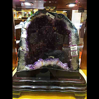 紫晶洞 规格41.2*31.5*92.5cm 重量 25.72千克 编码 11003258