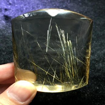 冰种金发晶梯形无字牌挂坠（143#茶） 规格61*40mm 重量 74.08克 编码 19000133