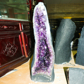 紫晶洞规格重量74.2公斤编号10001307